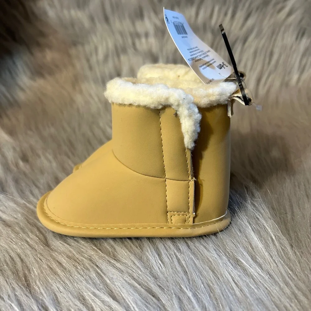 Carter's Child Of Mine Crib Shoes Baby's Size‎ 3-6 Months Beige Boots Booties